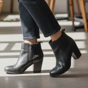 ALDO (6) Leather Ankle Boots Zipper Elastic Gusset 3" Heel Black - US 6